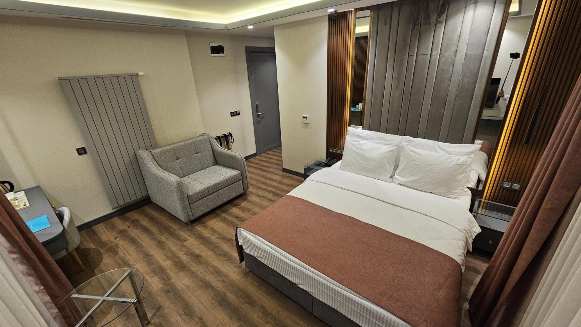 Ve Adakale Otel