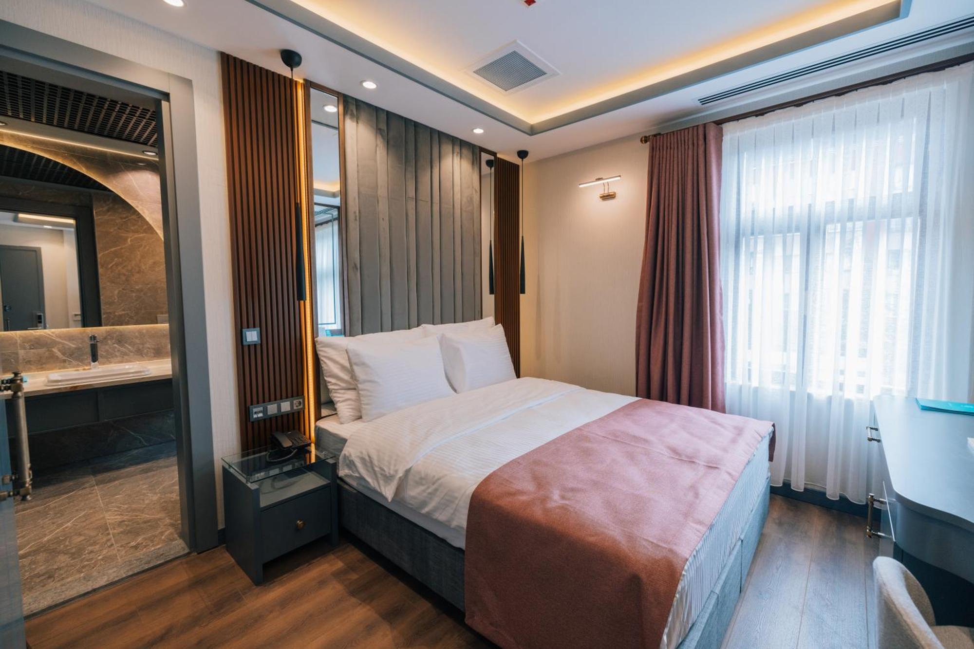 Otel Ve Adakale *